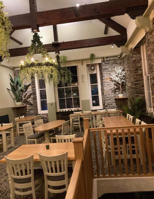 The Swan Hotel Wadebridge Bagian luar foto